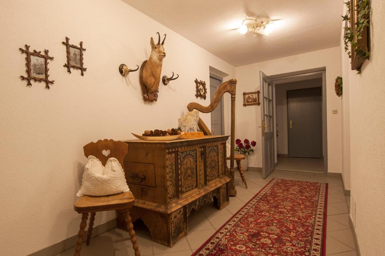 Ferienwohnungen Kroell - Appartements Viktoria Und Landhaus Maria Mayrhofen Exterior photo